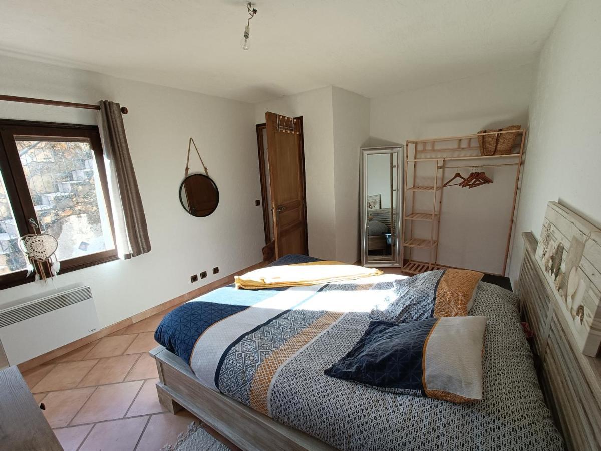 Appartement Privatise Dans Maison Utelle Eksteriør bilde